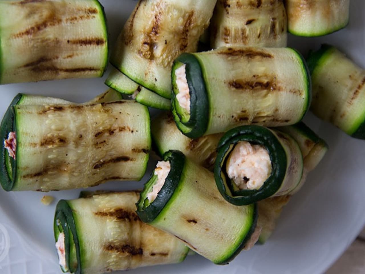 Rollitos de calabacín con queso de cabra