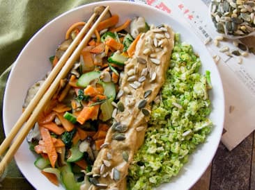 Broccoli rice with satay and vegetables