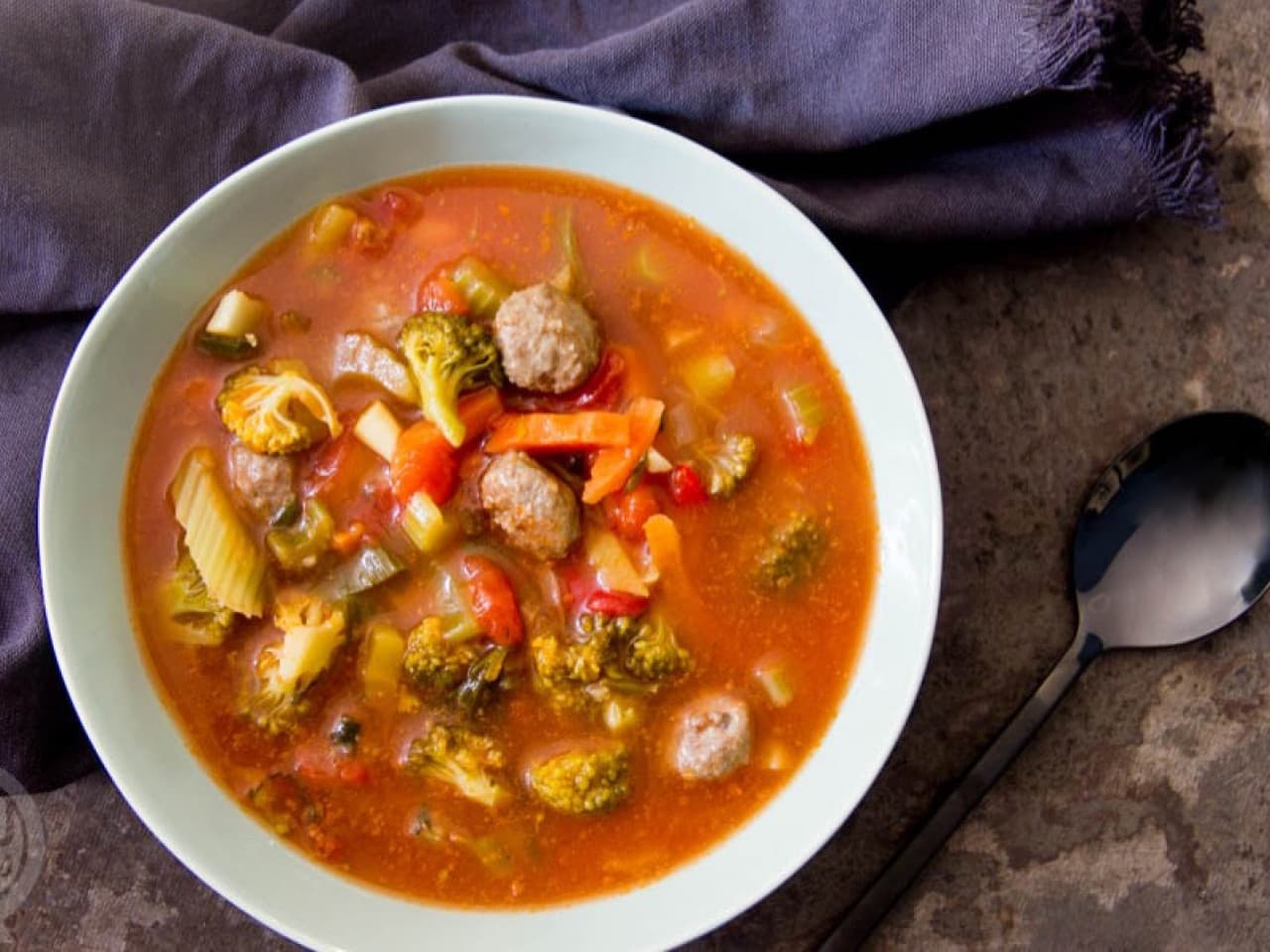 Soupe de tomates bien garnie