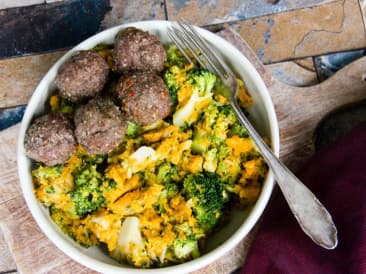 Broccolistamp met gehaktballen