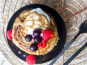 tortitas de harina de coco con pasta de almendras