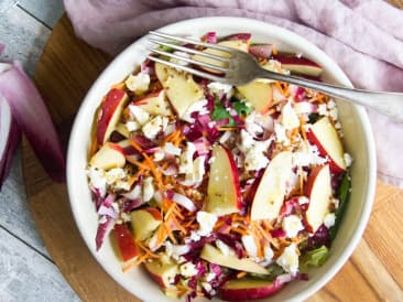 Salad with red chicory and apple