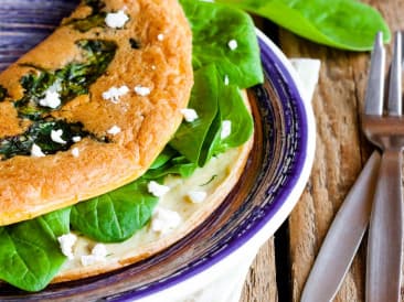 Tortilla con espinacas y queso de cabra