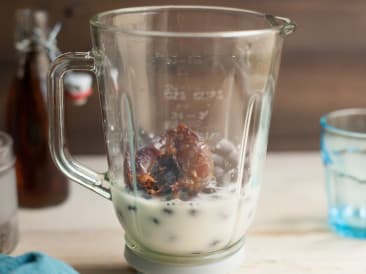 Purple smoothie with superfoods
