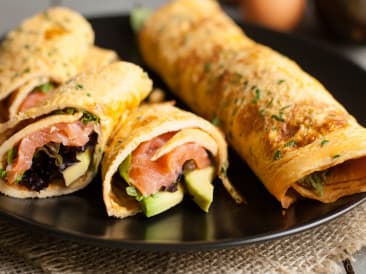 Egg wraps with salmon