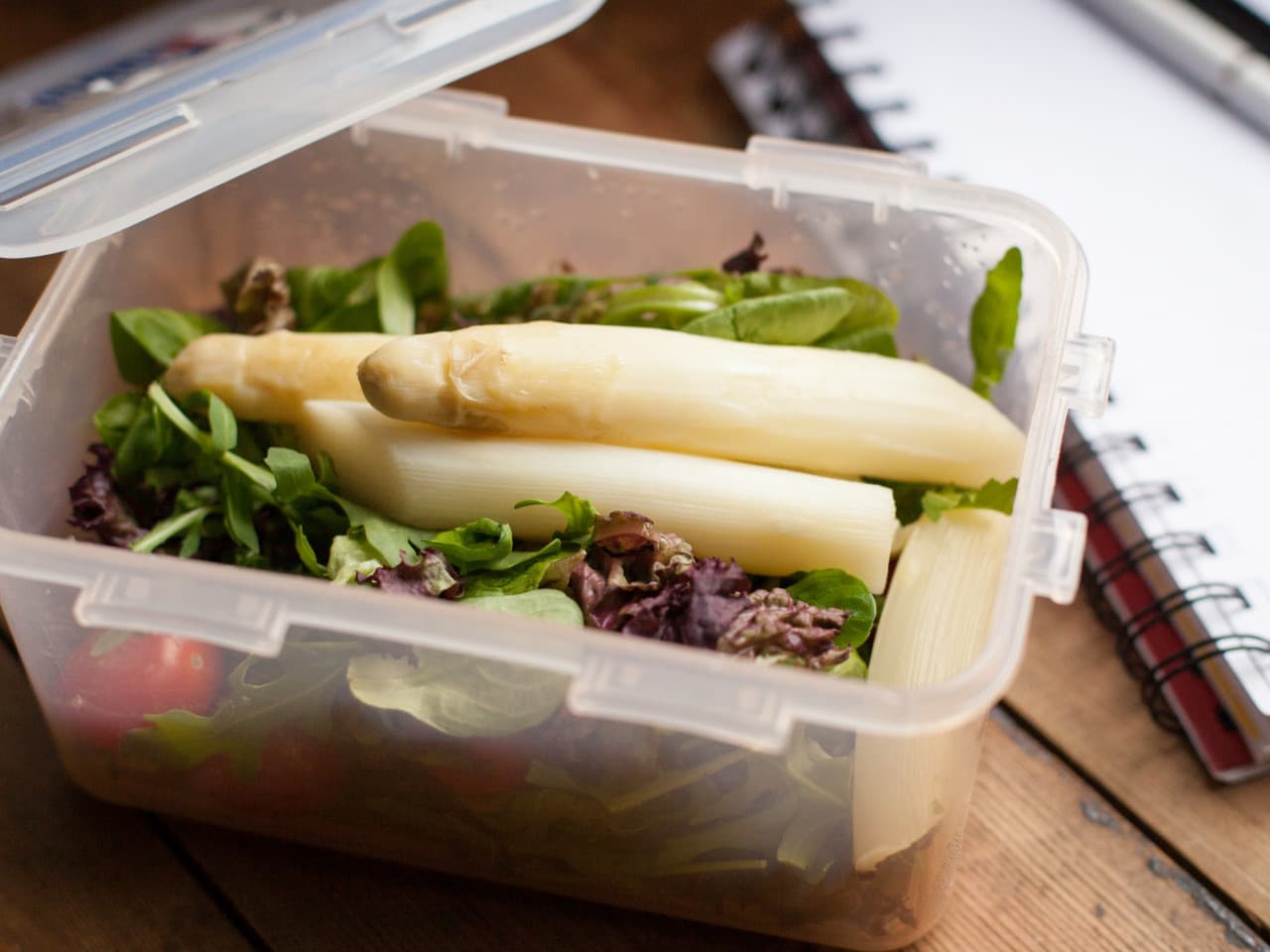 Spring salad with asparagus