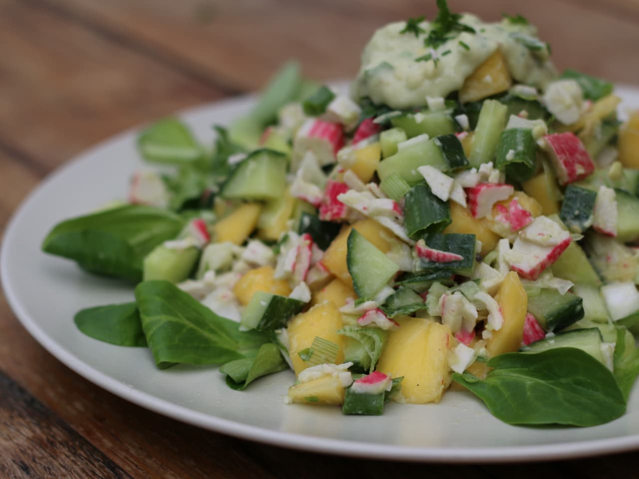 Ensalada de cangrejo con mango