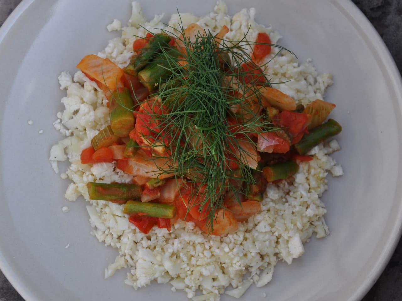 Sea bream dish with fennel and tomato