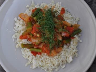 Plato de dorada con hinojo y tomate