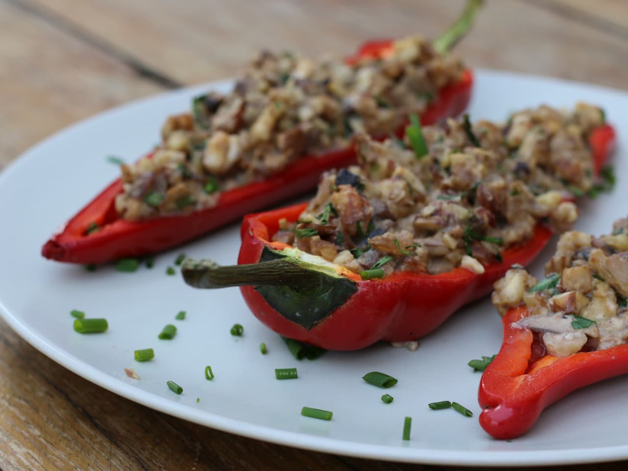 Poivrons pointus farcis aux champignons de noix