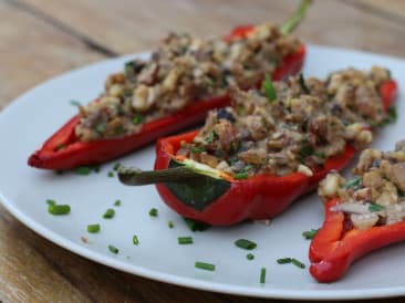 Stuffed pointed peppers with nut mushroom
