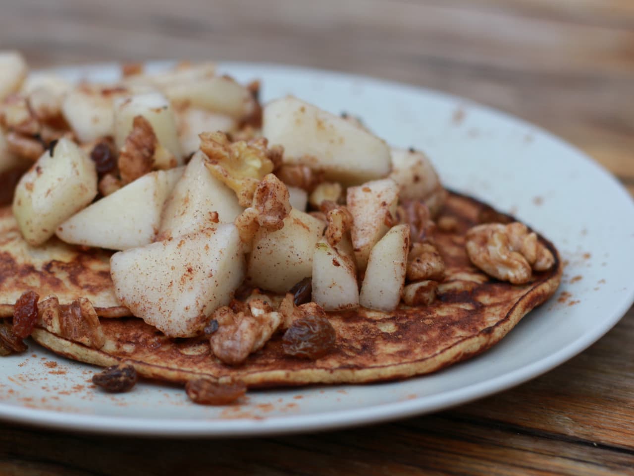 Crêpe banane à la poire et aux noix