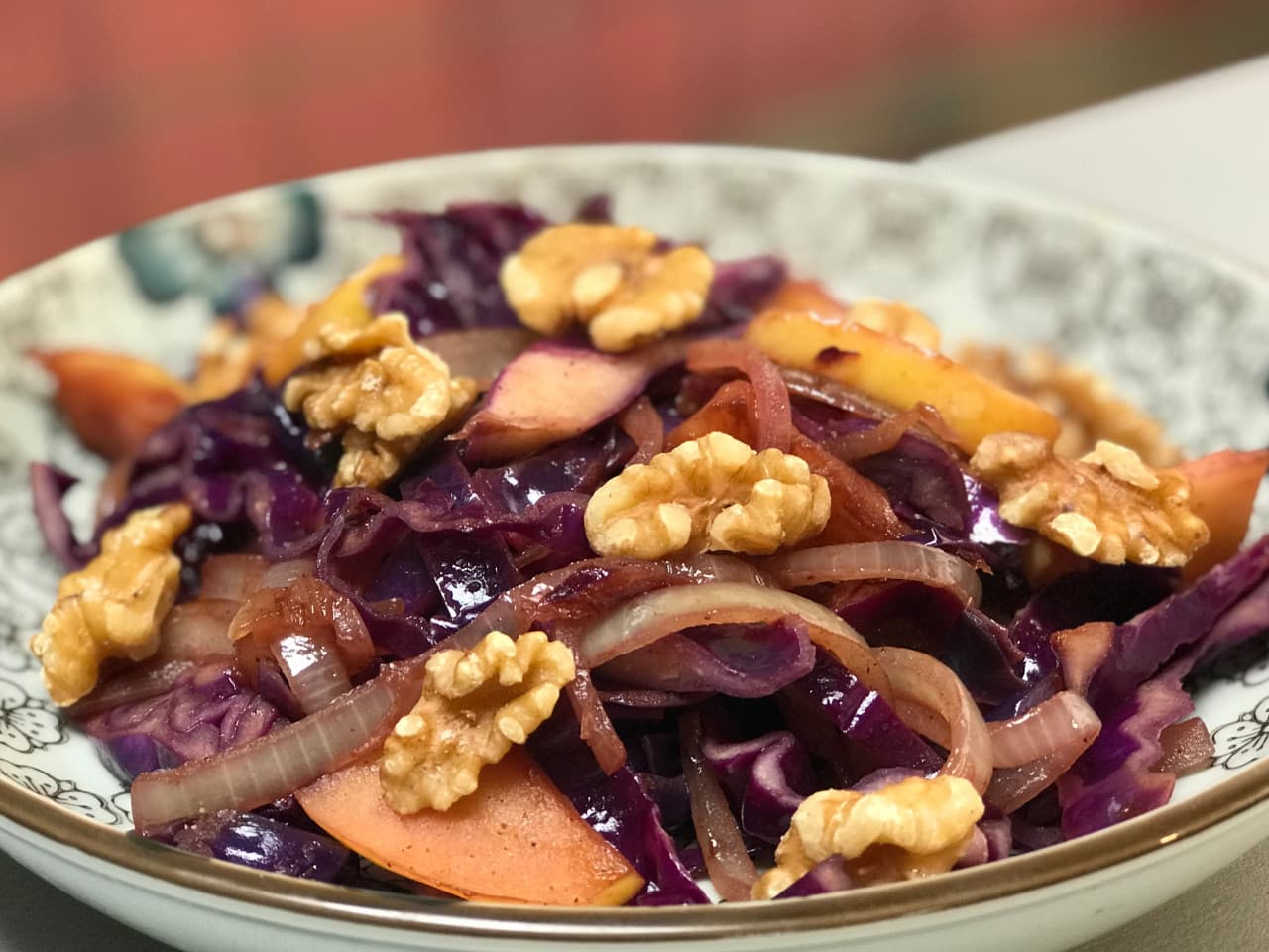 Stir-fried red cabbage