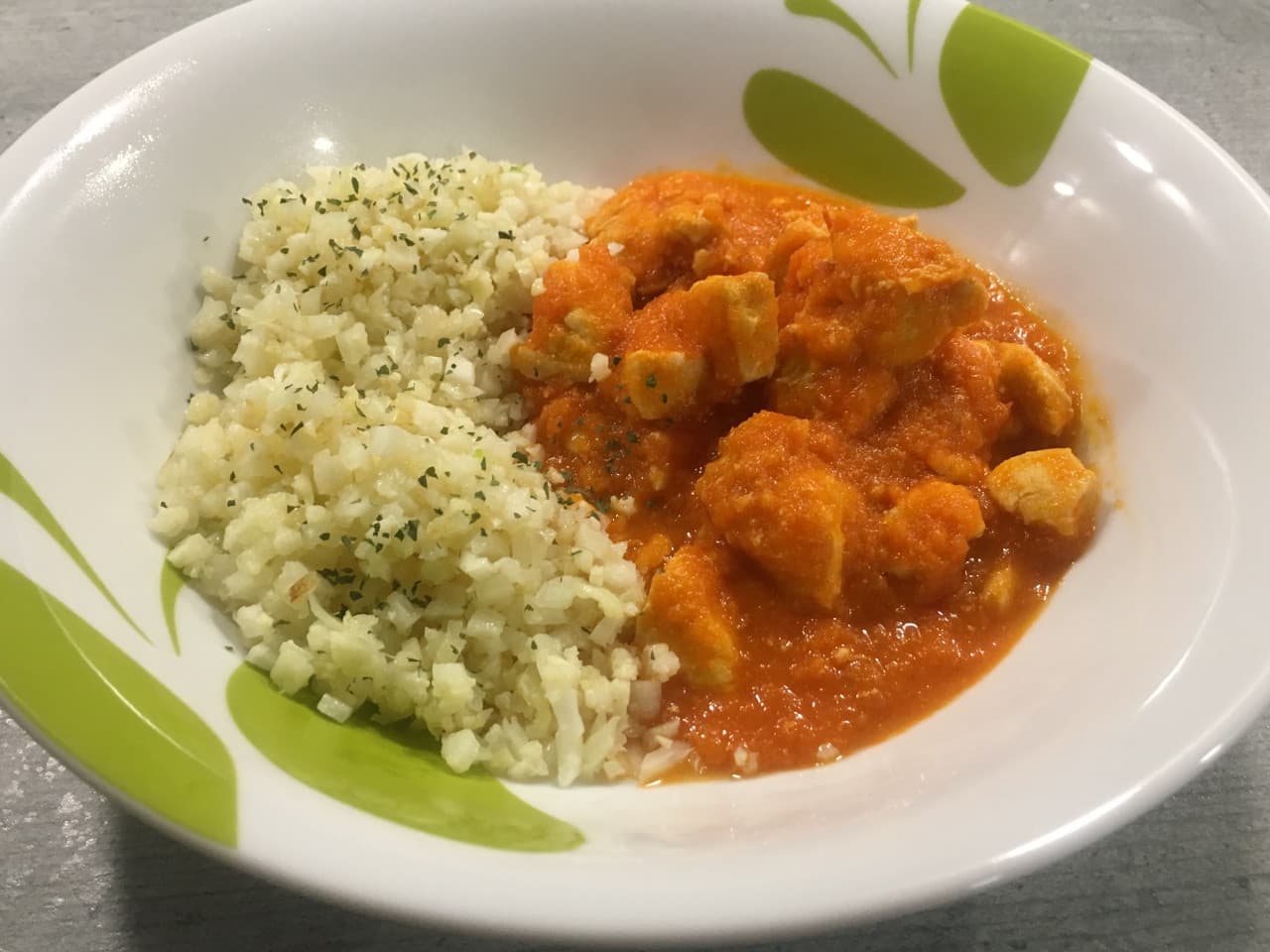 Poulet à la sauce tomate orange