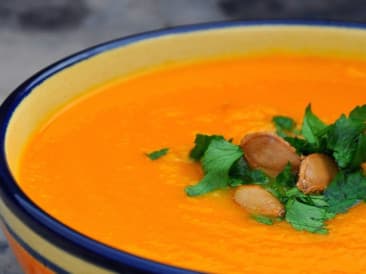 Sopa de calabaza invernal con naranja