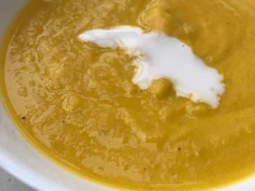 Selleriesuppe mit Karotten und Lauch