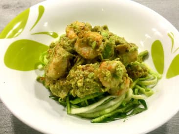 Courgetti aux crevettes et sauce à l'avocat