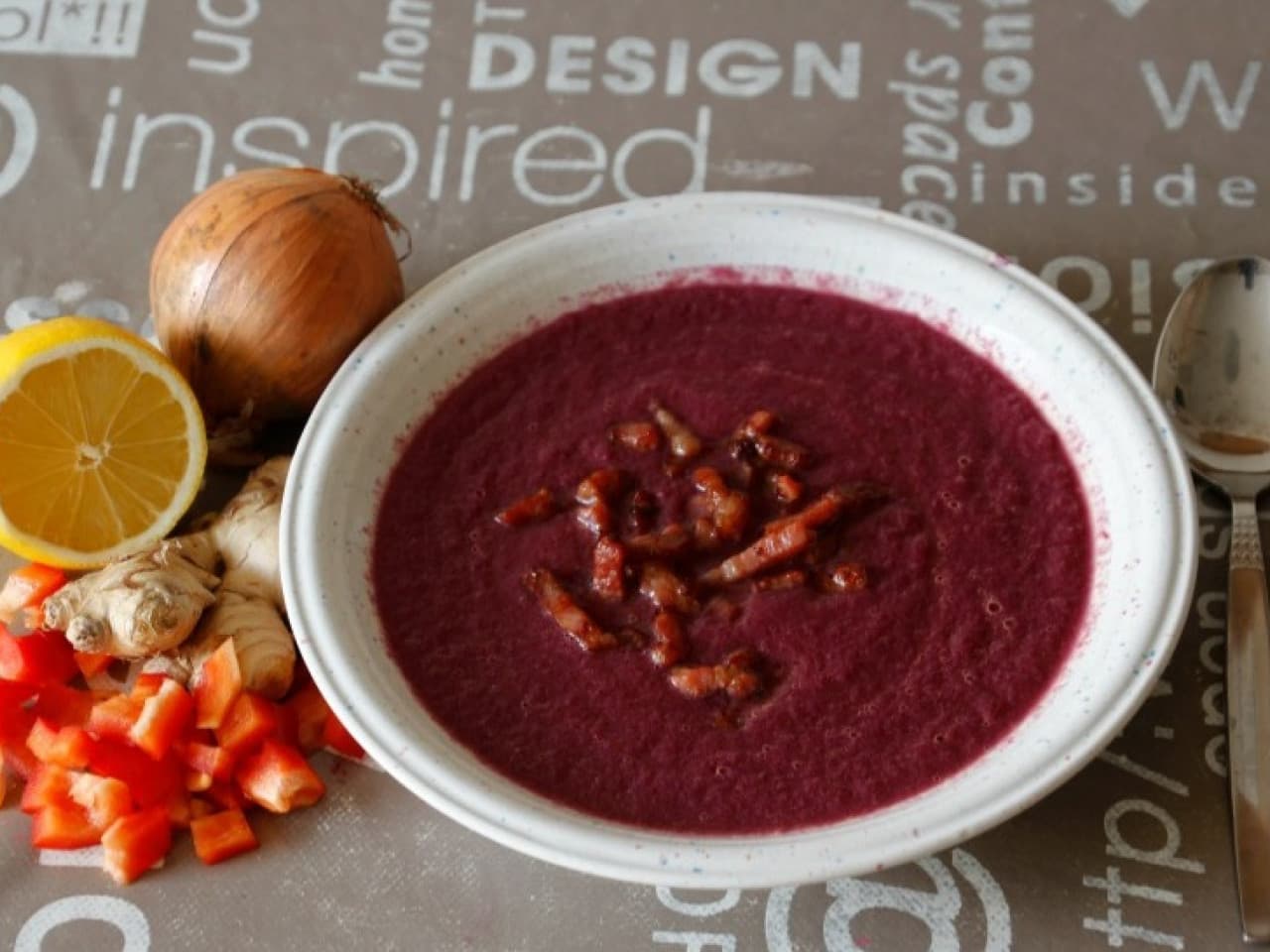 Soupe de chou rouge au gingembre