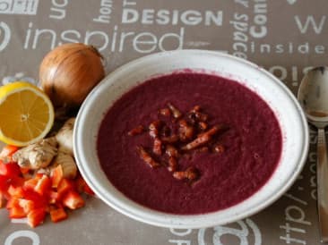 Rotkohlsuppe mit Ingwer