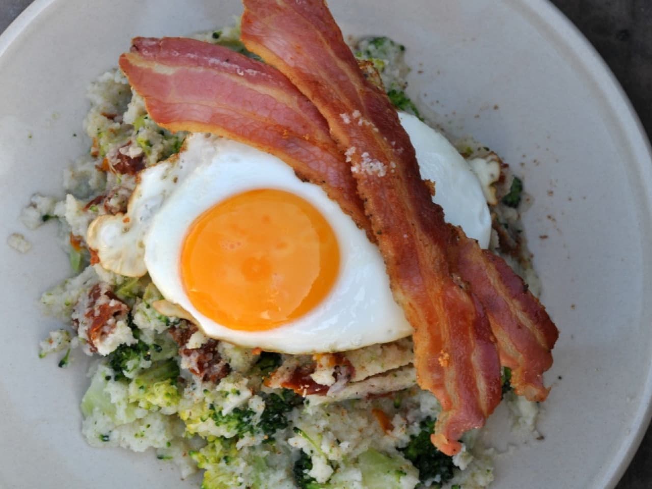 Broccoli stew with bacon