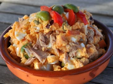 Ensalada de camote con atún