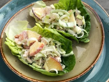 Gevulde baby-romaine met gerookte forel