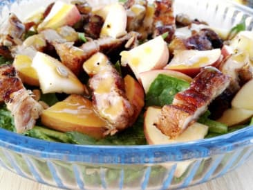 Ensalada de espinacas con manzana y tocino crujiente