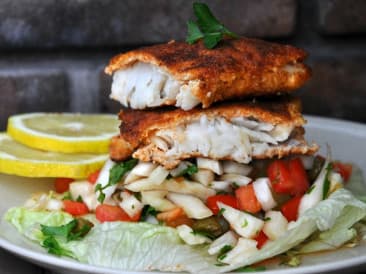 Hamburguesa crujiente de pescado con salsa de hinojo