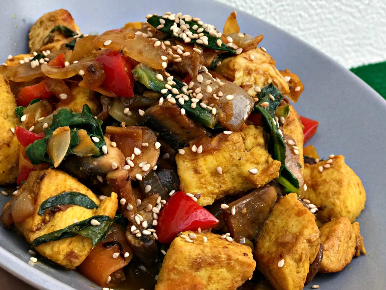 Vietnamese kipwok met wortelslierten