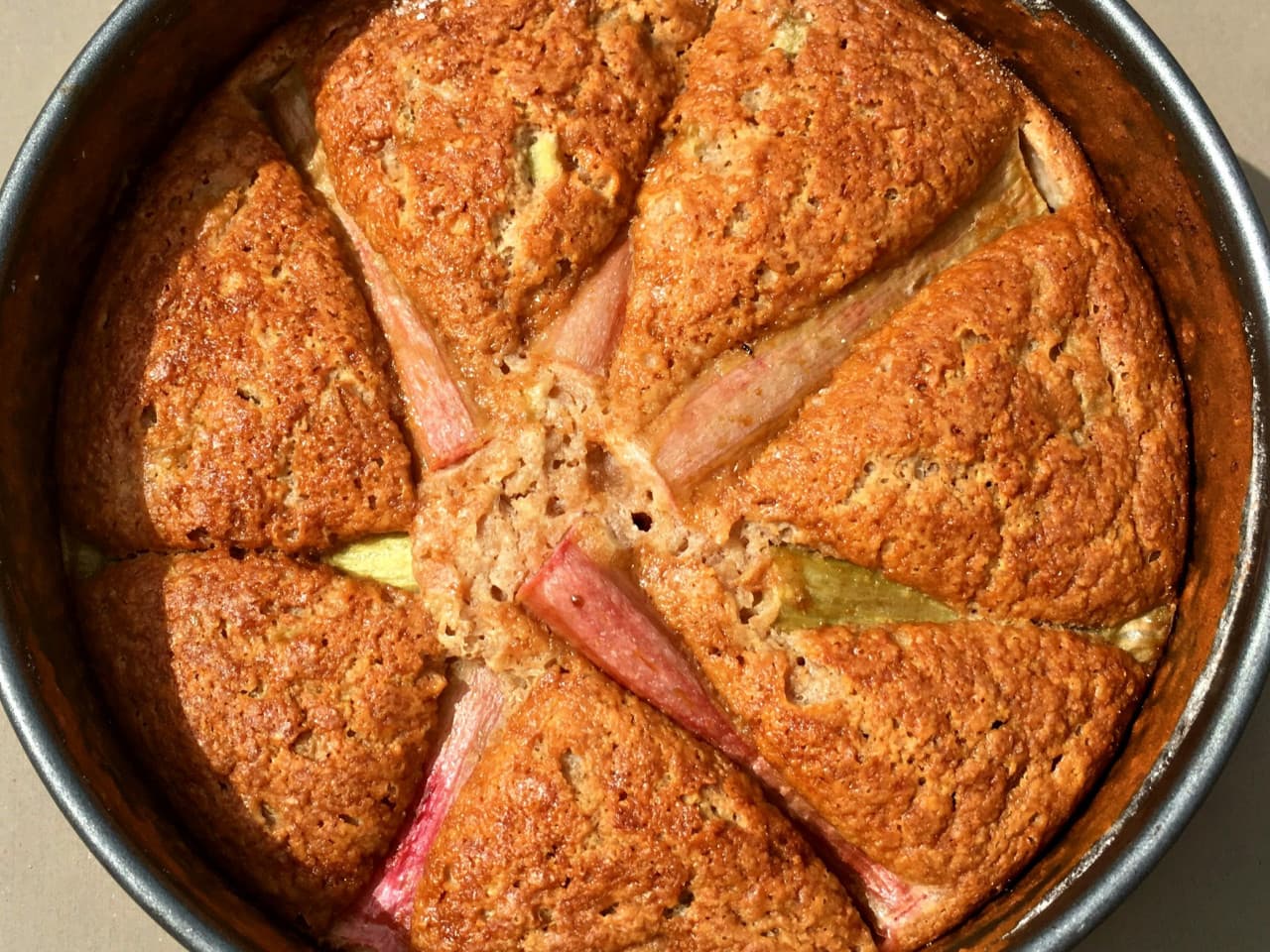 Gâteau déjeuner à la rhubarbe