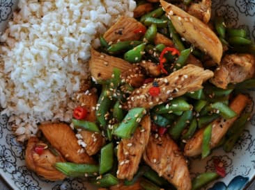 Poulet sucré et chaud du wok