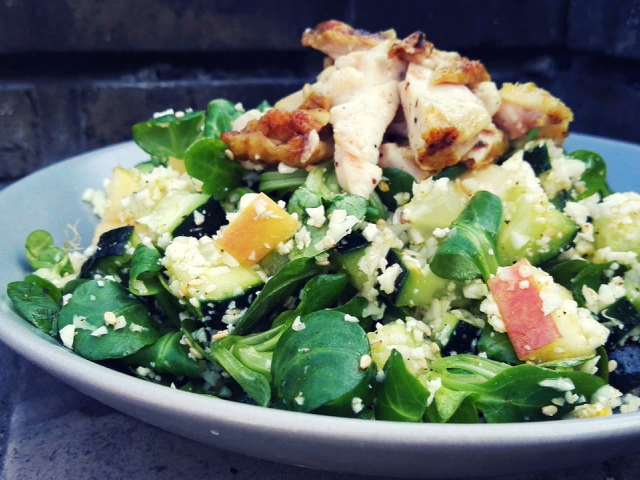 Cauliflower couscous salad with chicken