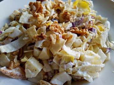 Ensalada de achicoria, pollo y nueces