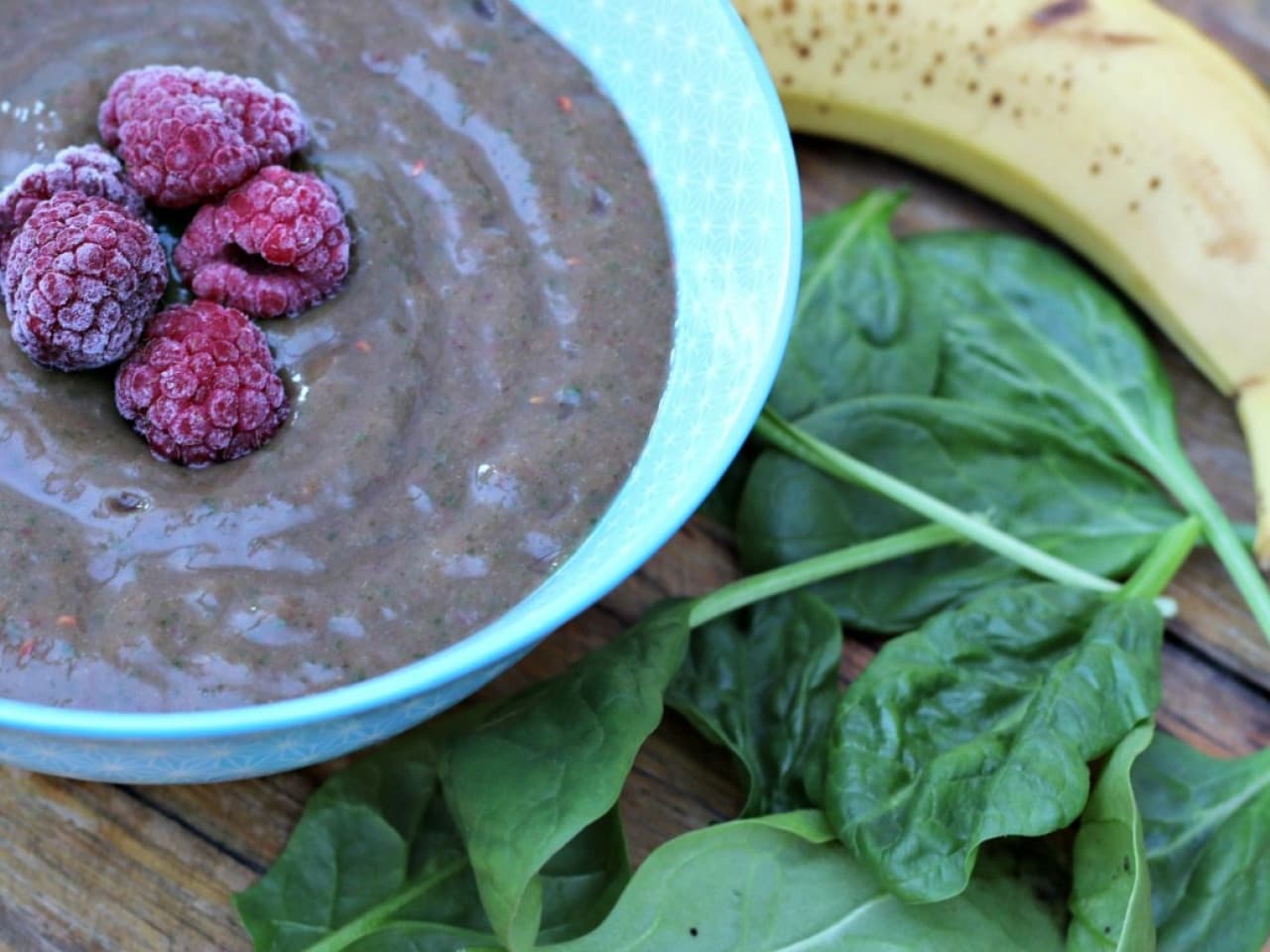 Smoothie bowl with raspberries, pear and banana