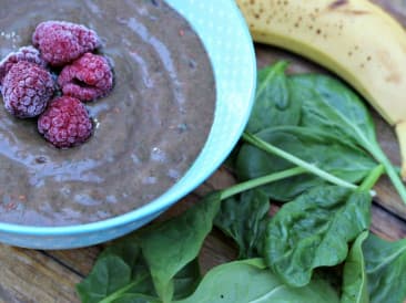 Smoothie bowl with raspberries, pear and banana