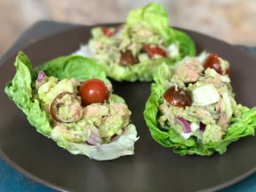 Salad boat with tuna