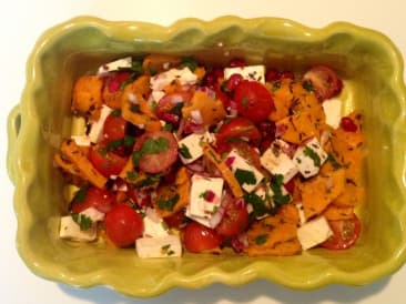 Red salad with seeds