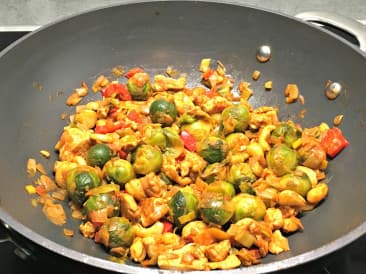 Wok de choux de Bruxelles au poulet