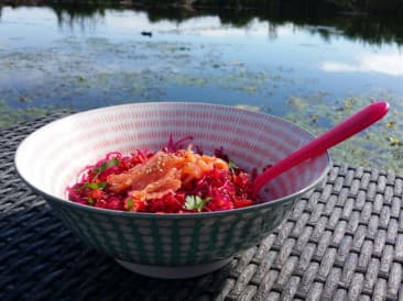 Ensalada de fideos de algas con remolacha y zanahoria