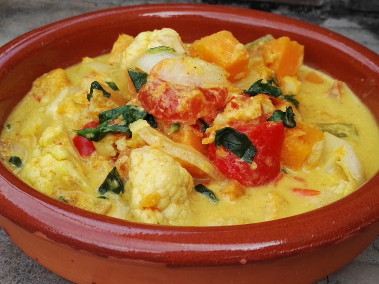 Snelle & voedzame pompoencurry met spinazie