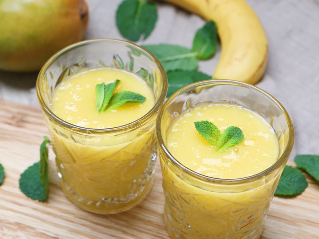 Batido tropical con mango y agua de coco