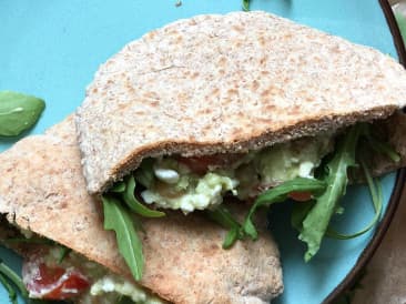 Pita bread with creamy avocado filling