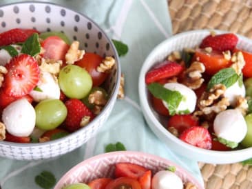 Summer lunch salad: caprese with strawberries