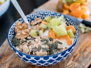 Creamy cottage cheese with mandarin and kiwi