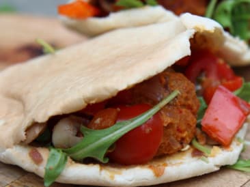 Simple pitas with falafel and mushrooms