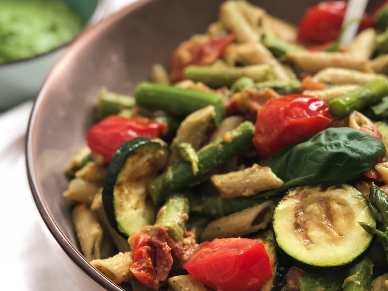 Frühlingsnudeln mit Spargel