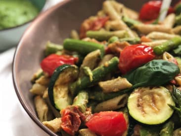 Pasta de primavera con espárragos