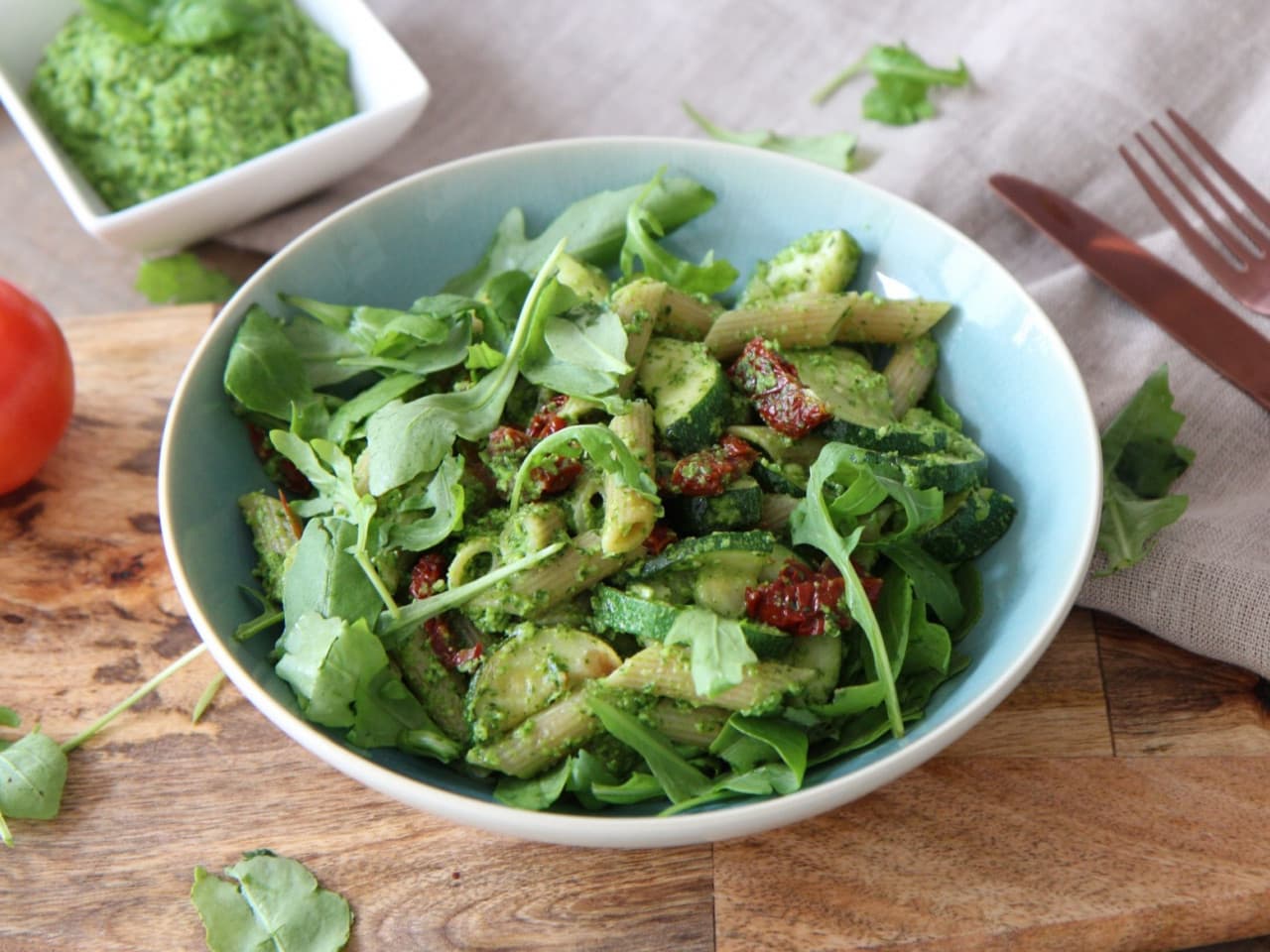 Pasta met groene groente pesto