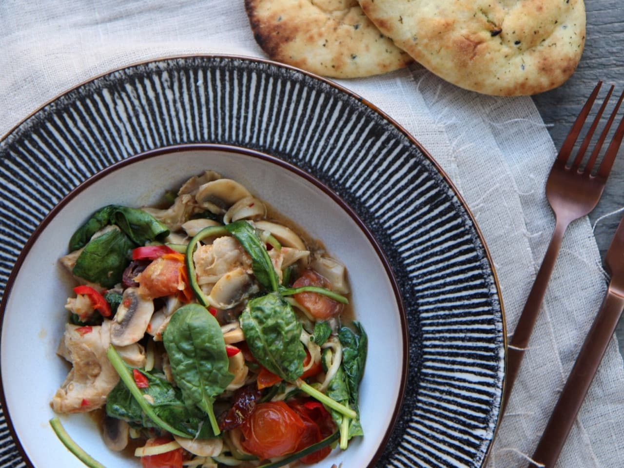 "Spaghetti" fins au lait de coco et poulet (végétalien)