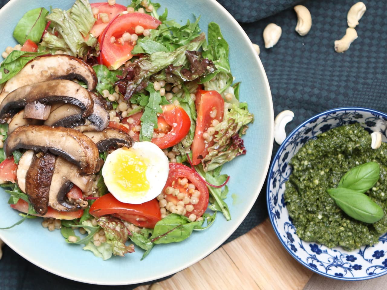 Cuscús de perlas con portobello y pesto verde